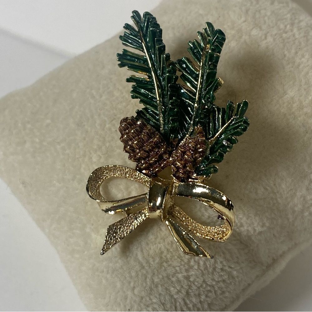 Vintage Gerry's Signed Green Pine Bough and Pine Cone Holiday Brooch